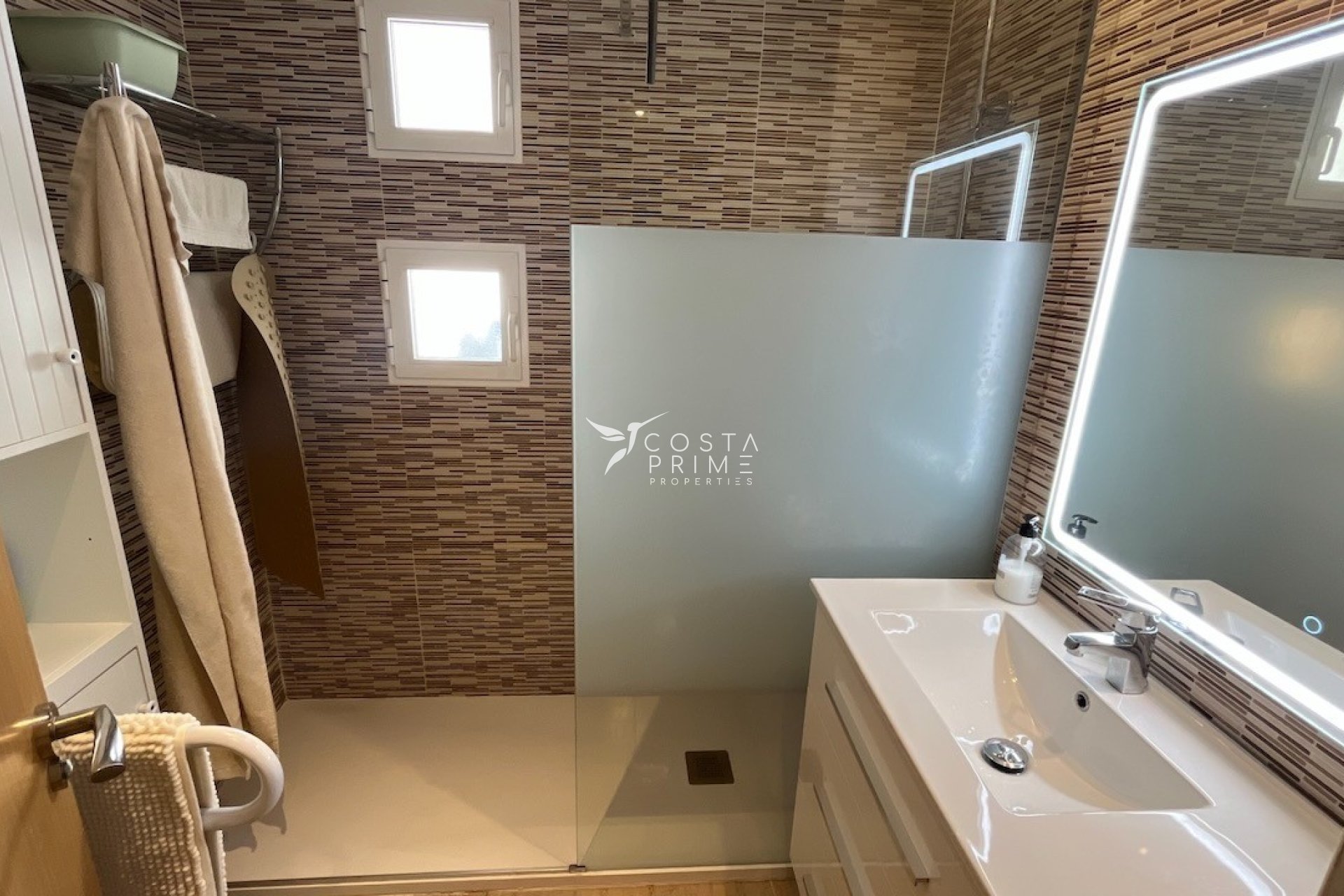 Újraértékesítés - Városháza / Semi - La Nucía