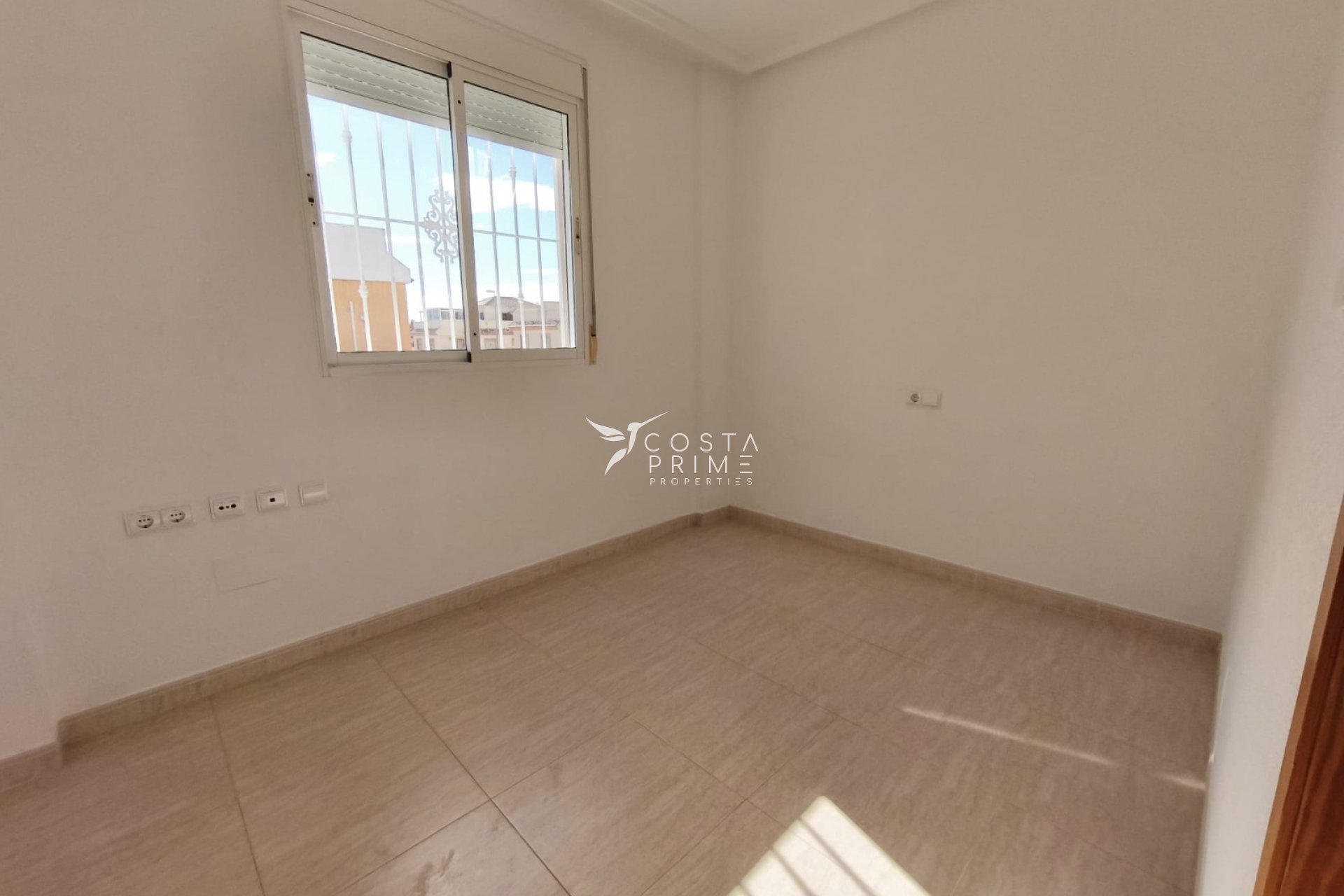Újraértékesítés - Városháza / Semi - Rojales
