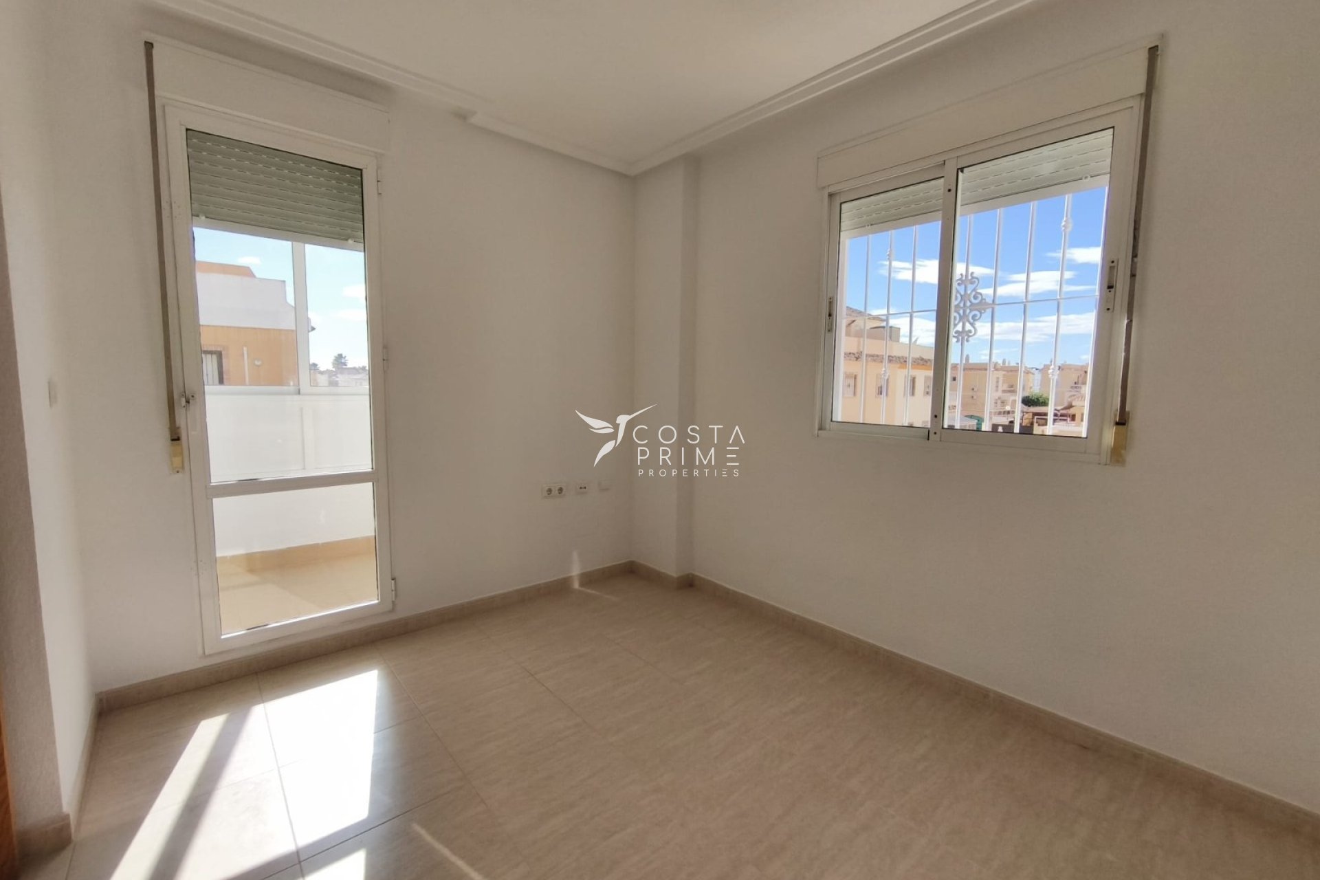 Újraértékesítés - Városháza / Semi - Rojales