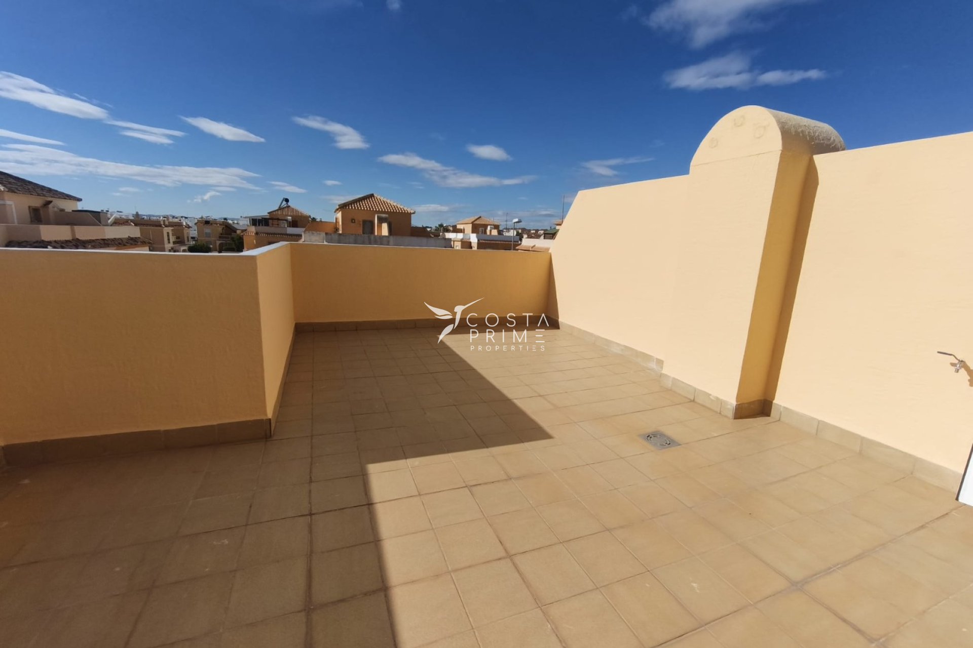 Újraértékesítés - Városháza / Semi - Rojales