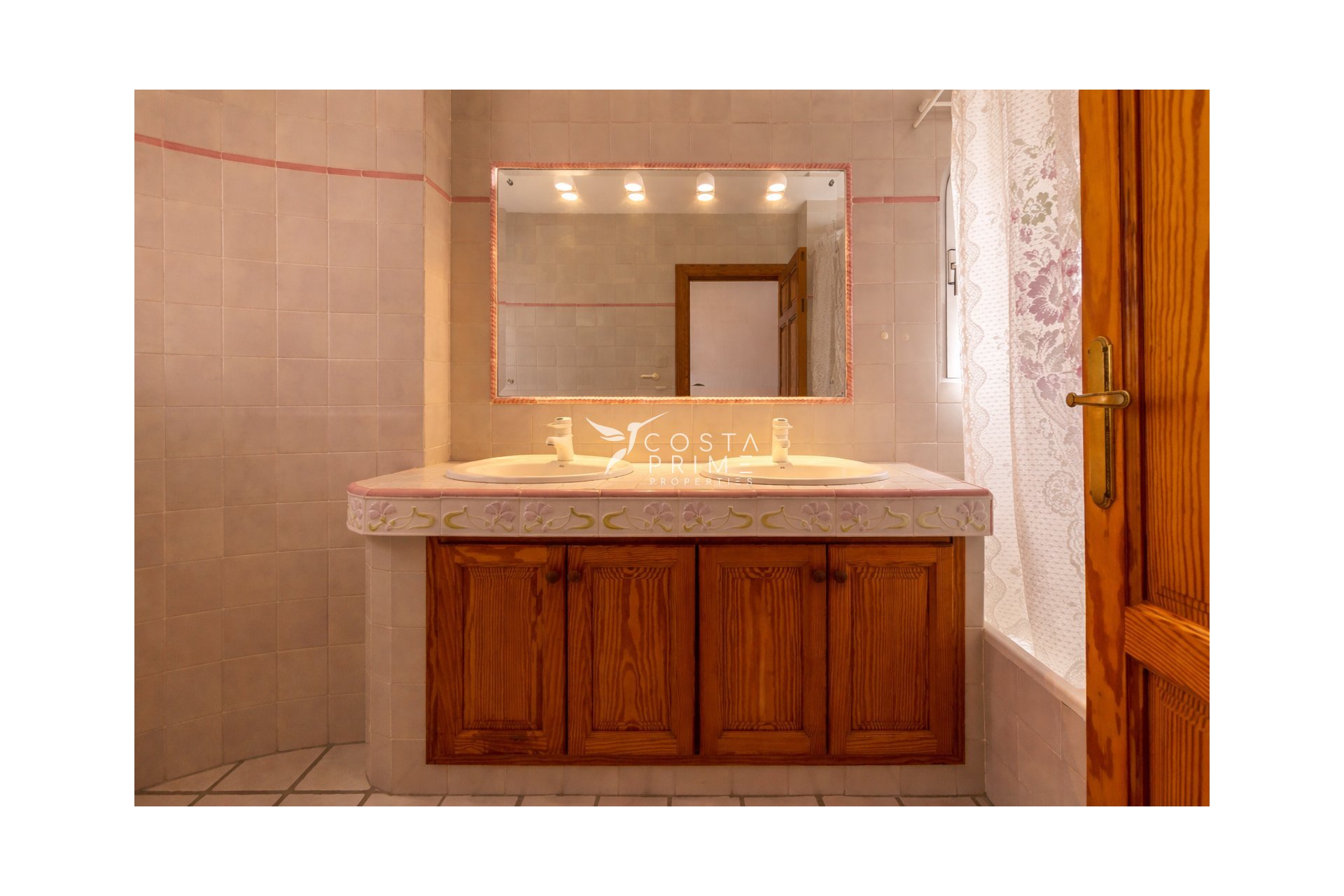 Újraértékesítés - Villa  - Albir