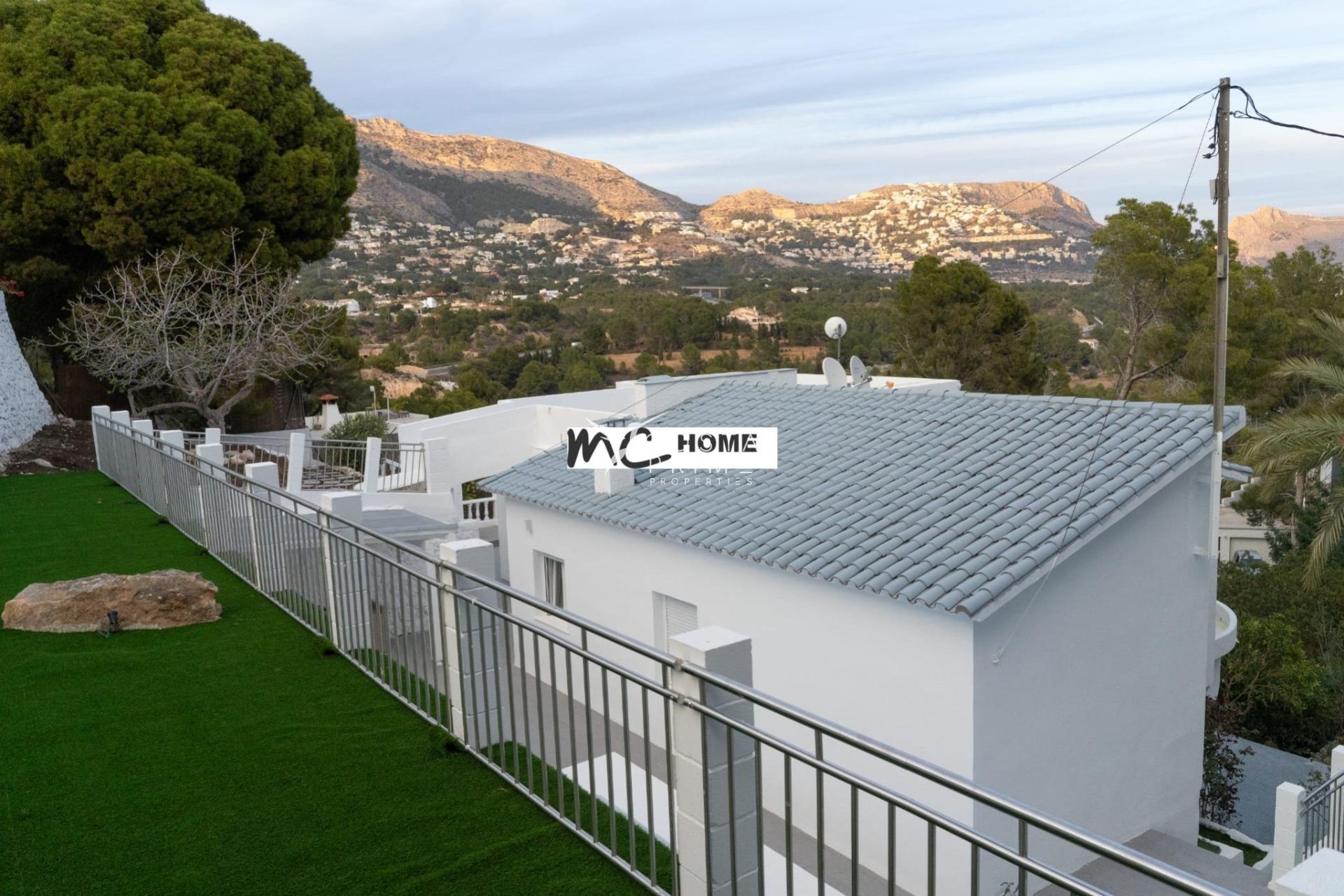 Újraértékesítés - Villa  - Altea