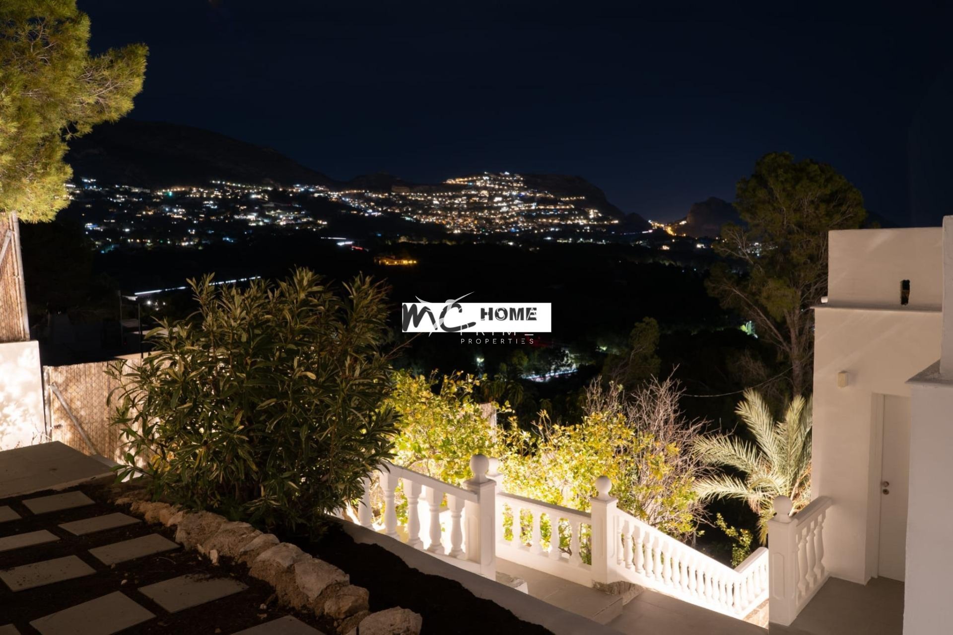 Újraértékesítés - Villa  - Altea