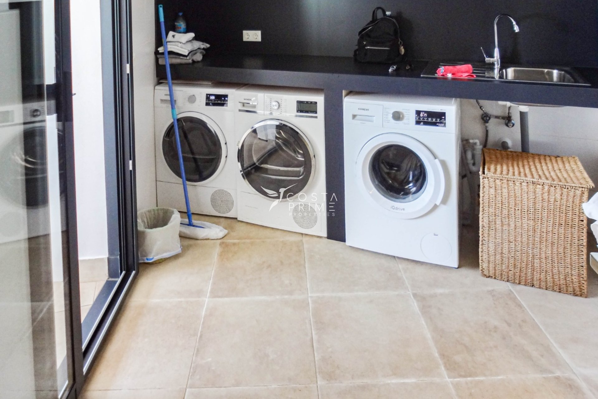 Újraértékesítés - Villa  - Altea