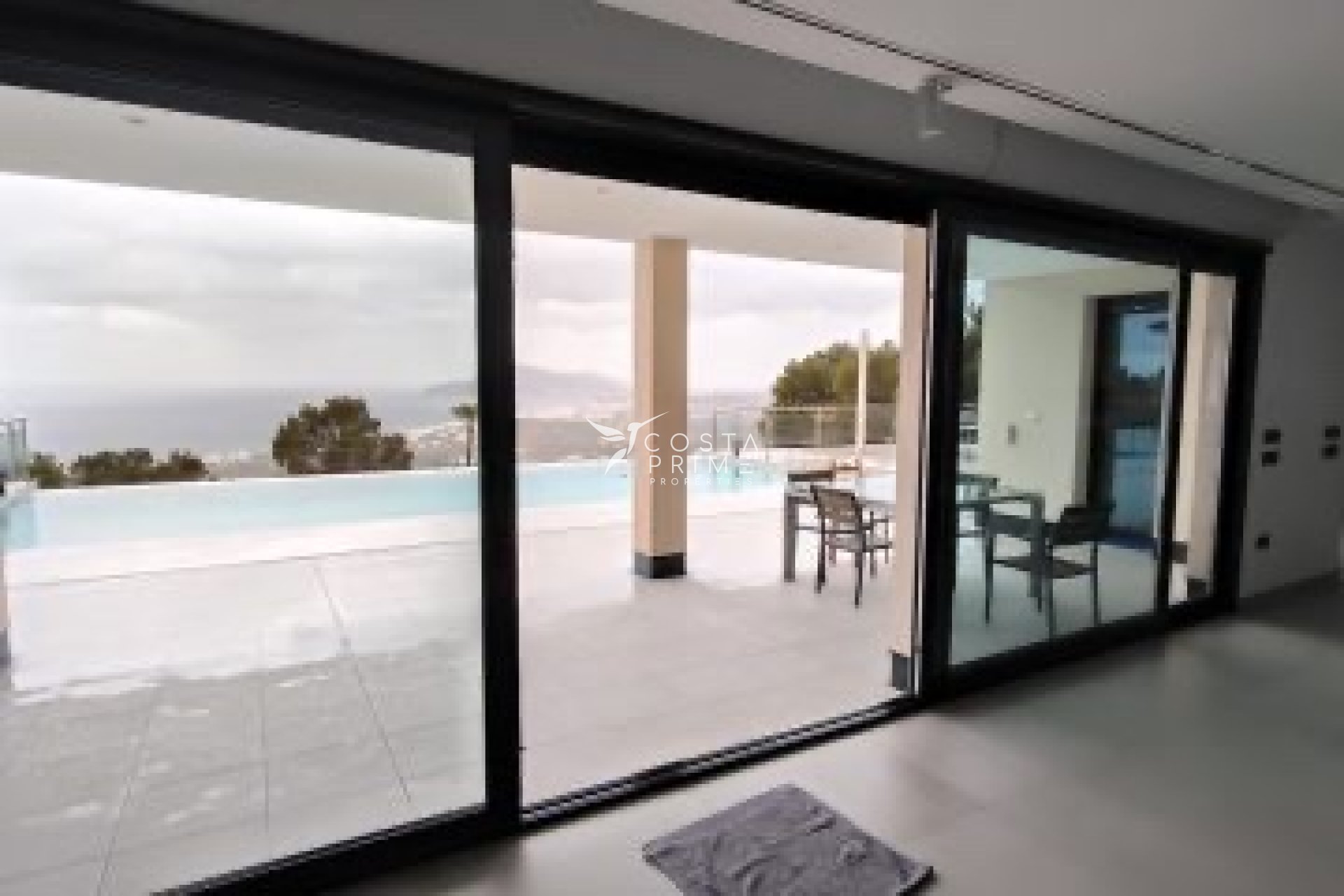 Újraértékesítés - Villa  - Altea