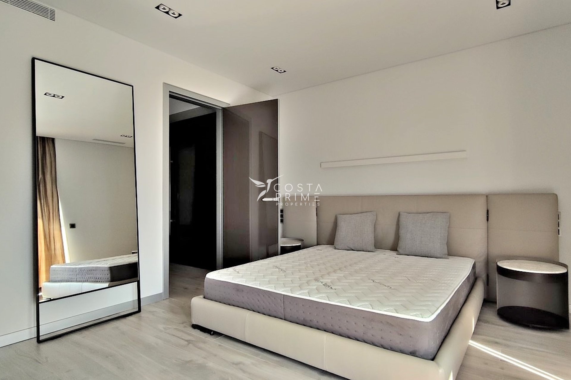 Újraértékesítés - Villa  - Altea