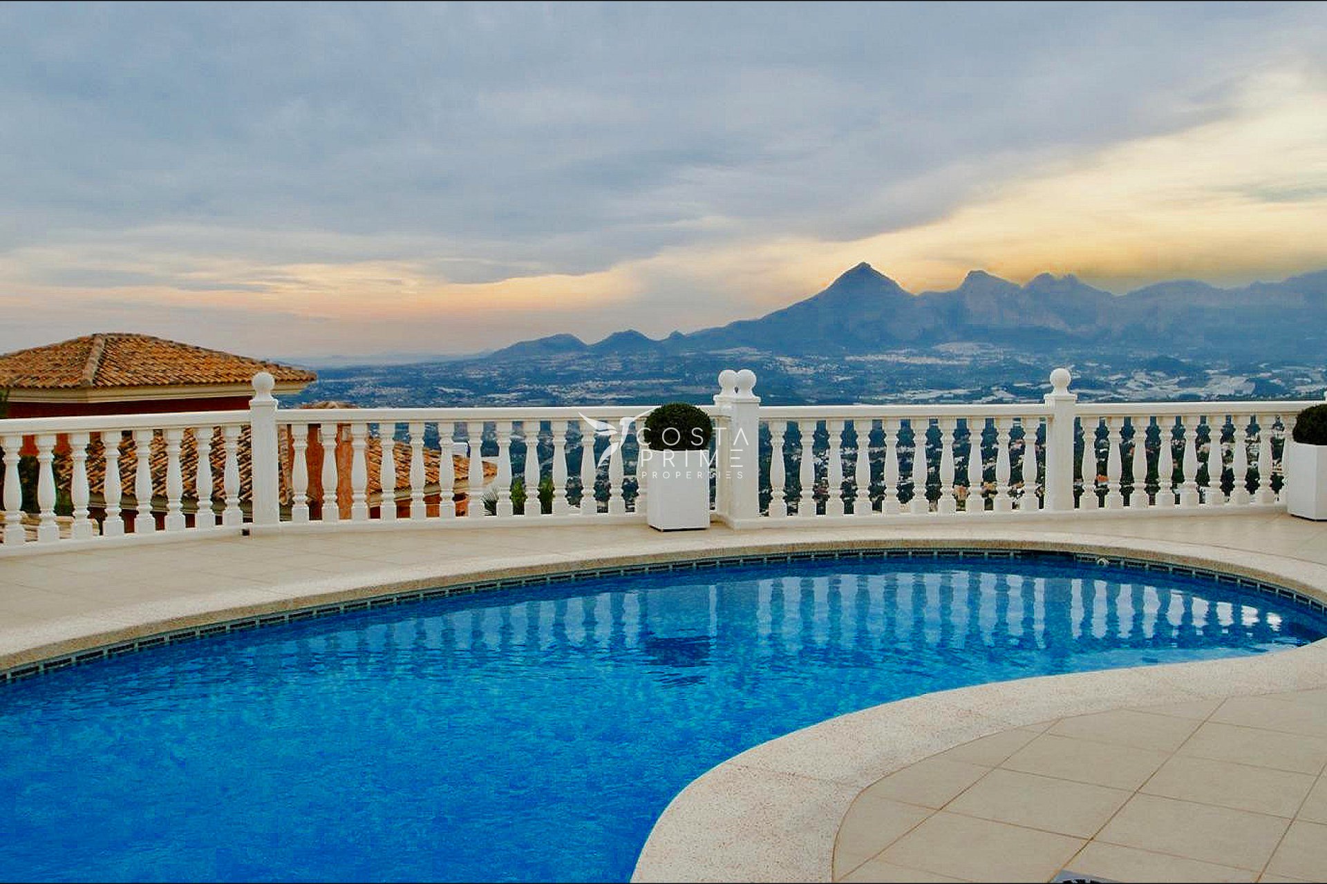 Újraértékesítés - Villa  - Altea