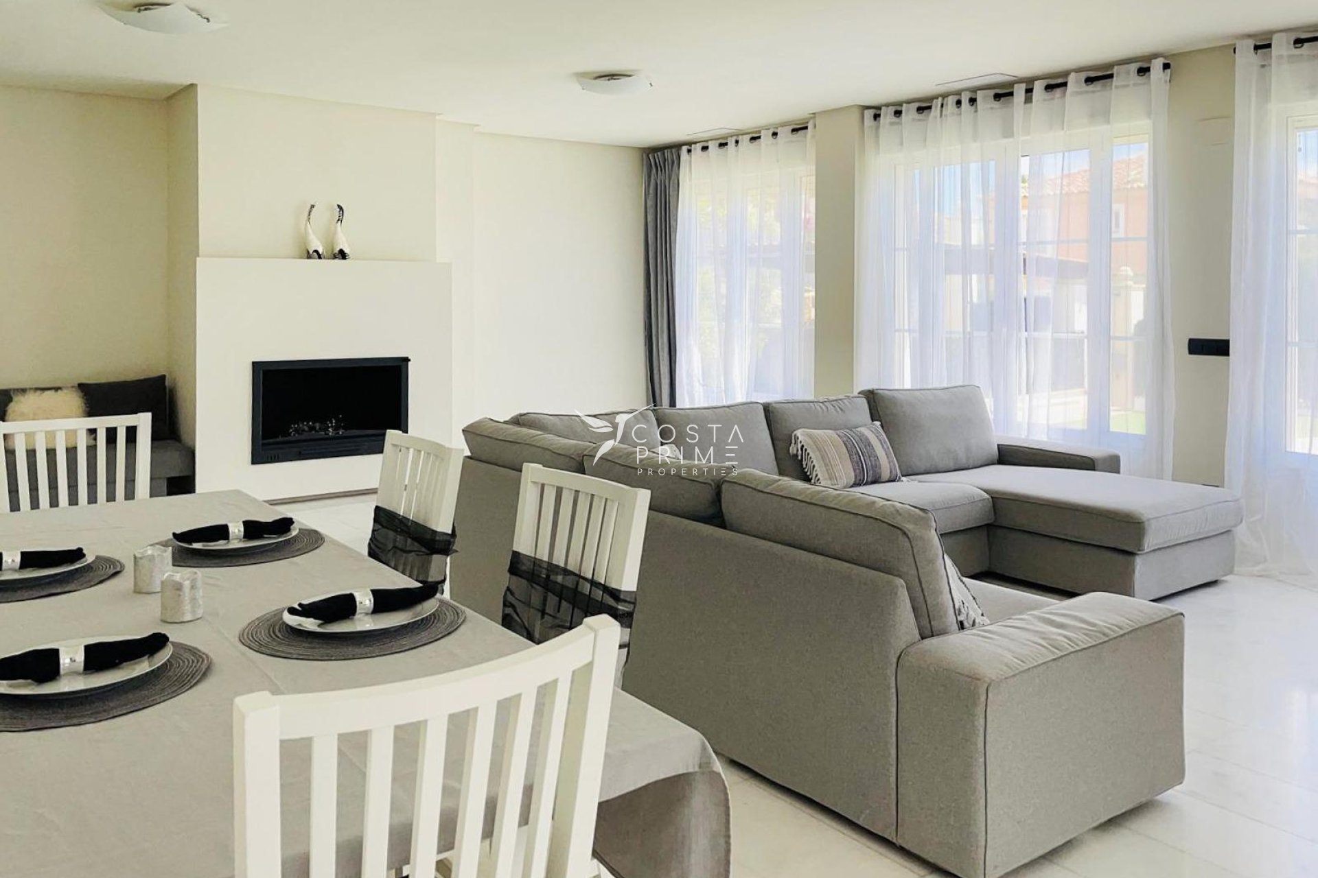 Újraértékesítés - Villa  - Finestrat