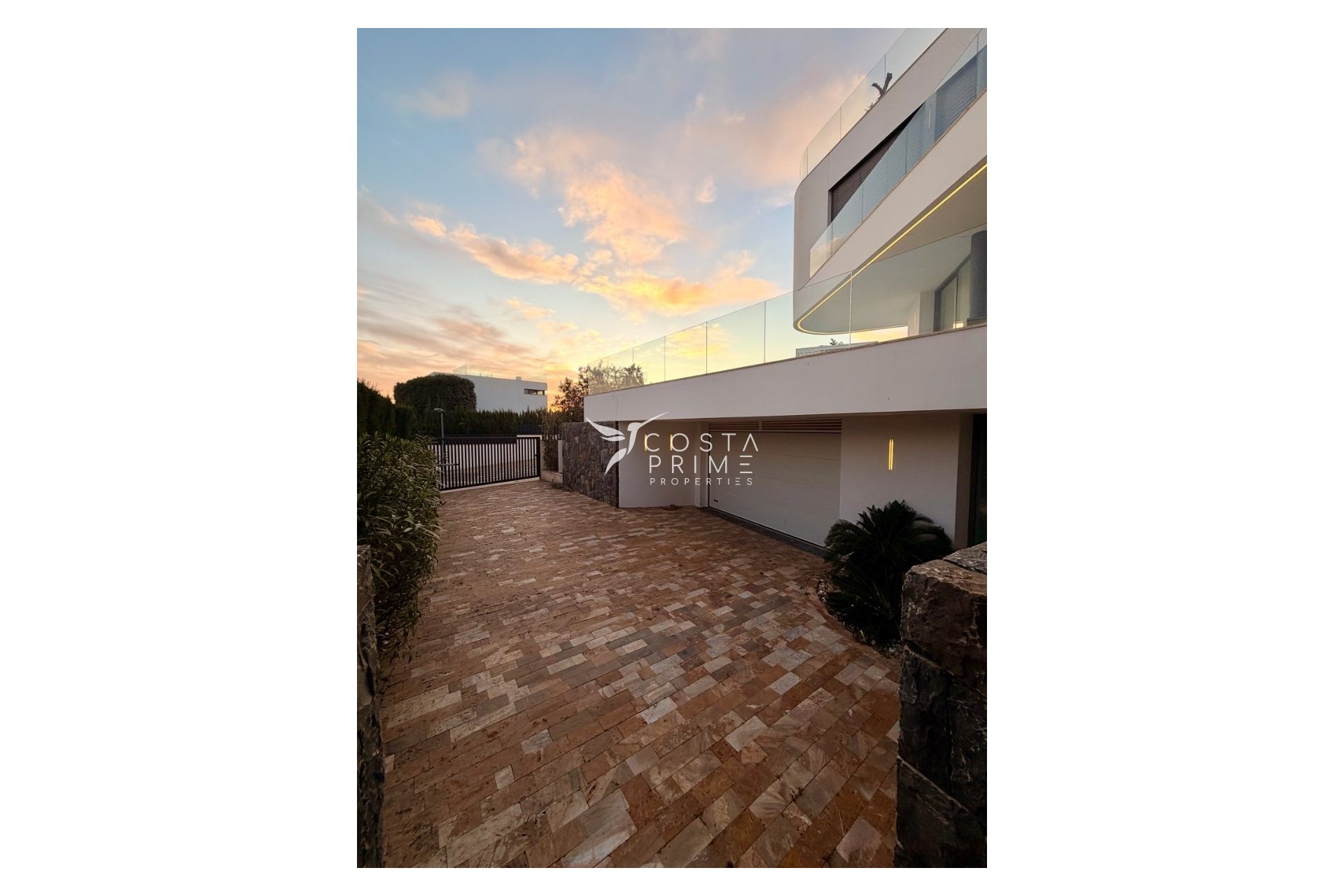 Újraértékesítés - Villa  - Finestrat