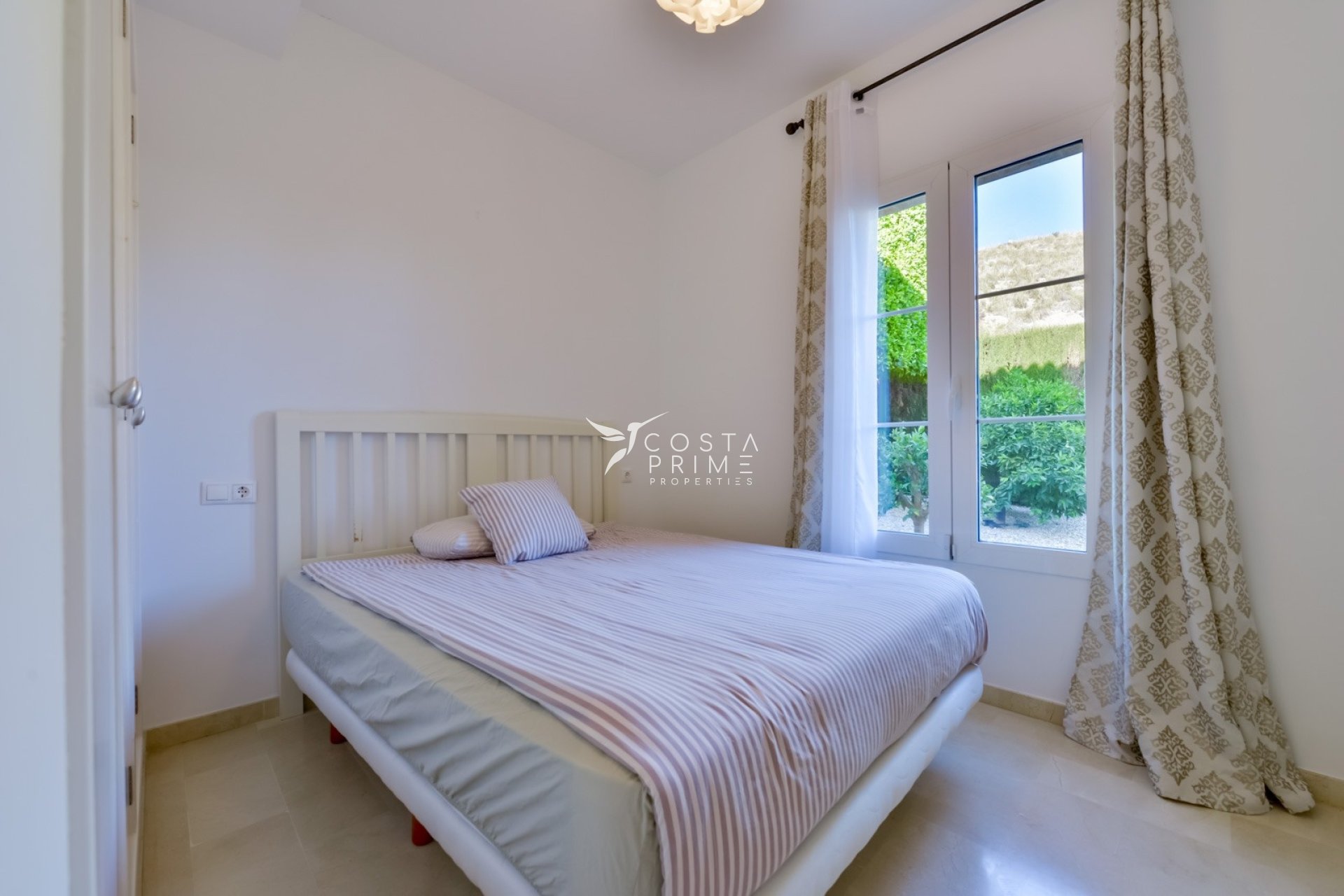 Újraértékesítés - Villa  - Finestrat