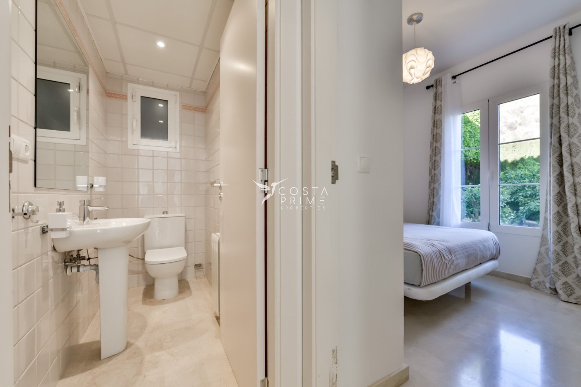 Újraértékesítés - Villa  - Finestrat