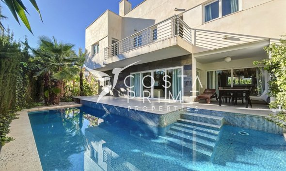 Villa  - Új építésű - Albir -
                Centro