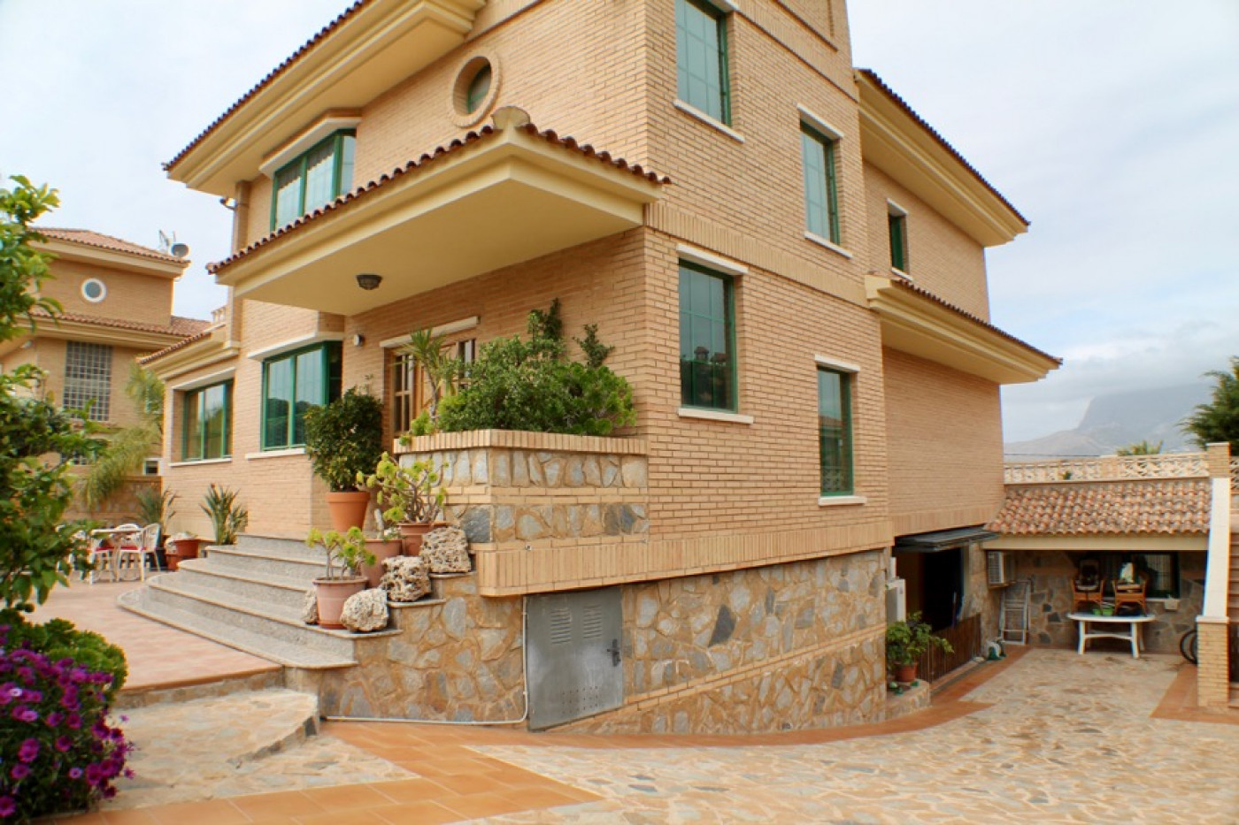 Агенция за недвижими имоти - Имоти Премиер - имот - 1247000, Цена: 999000 EUR