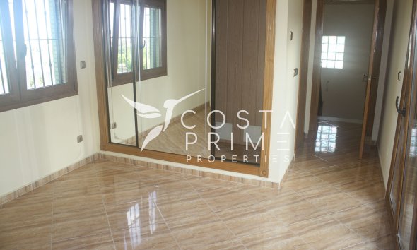 Nowy budynek - Szalet - Torrevieja