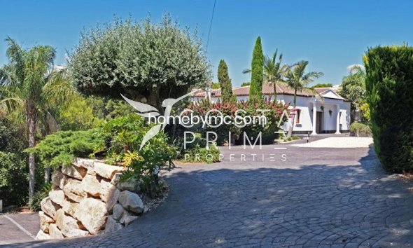 Resale - Villa  - Altea
