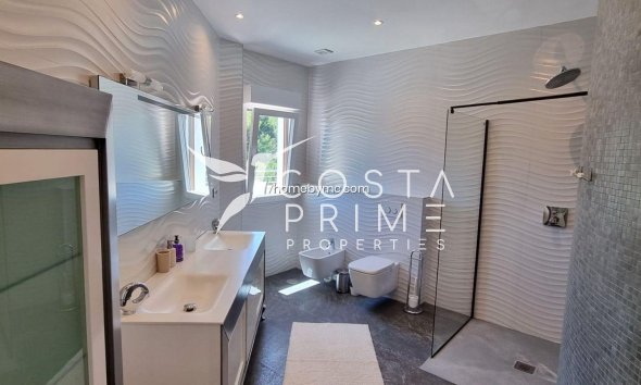 Resale - Villa  - Altea