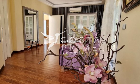 Resale - Villa  - Altea