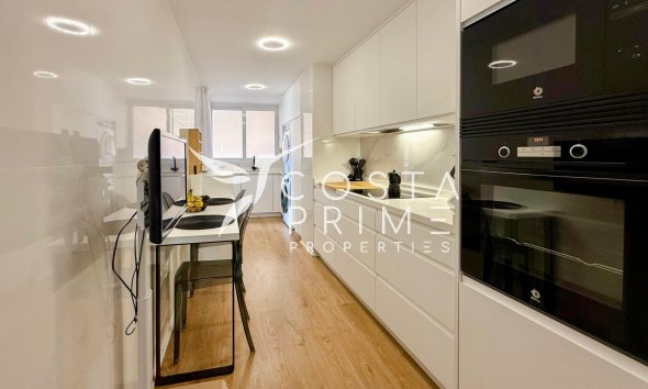 Resale - Apartment / Flat - Villajoyosa