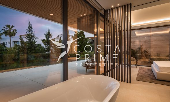 Nowy budynek - Szalet - Cortés