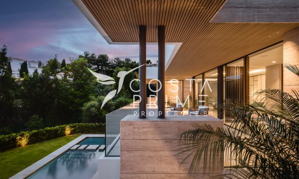 Nowy budynek - Szalet - Cortés