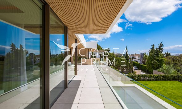 Nowy budynek - Szalet - Cortés