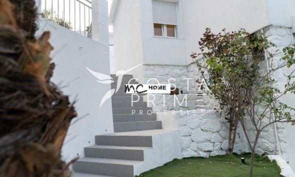 Resale - Villa  - Altea