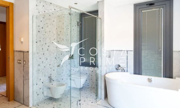 Nowy budynek - Szalet - San Roque