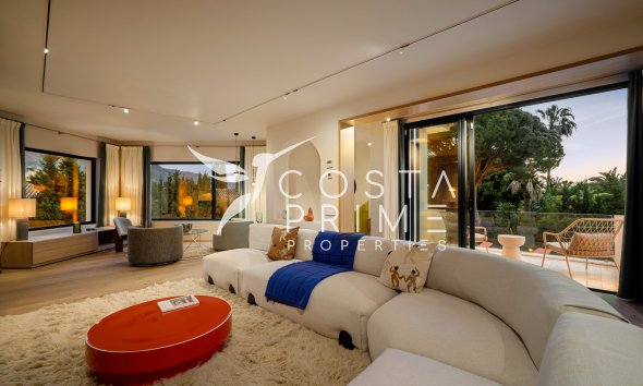 Nowy budynek - Szalet - Marbella