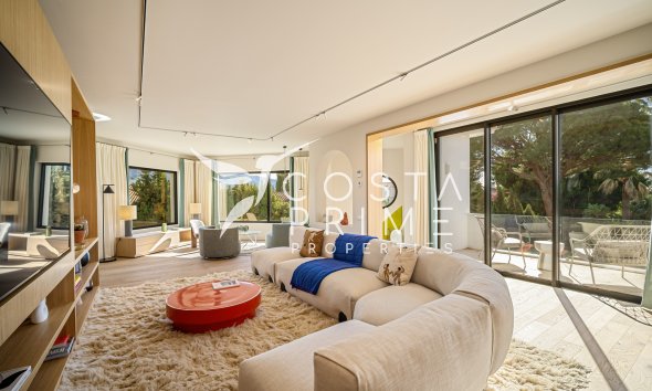 Nowy budynek - Szalet - Marbella