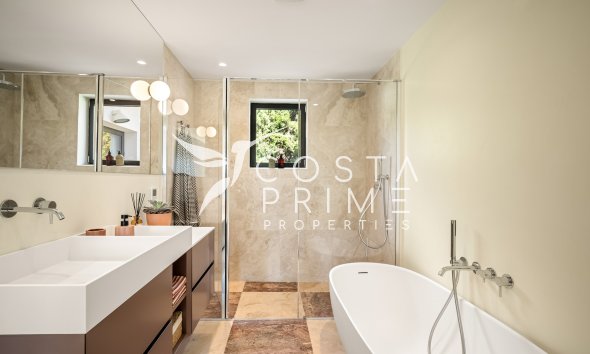 Nowy budynek - Szalet - Marbella