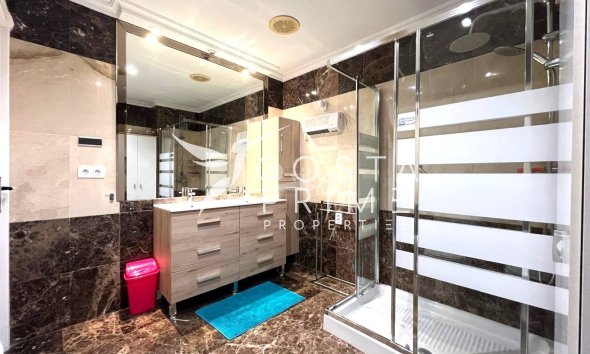 Wynajem długoterminowy - Mieszkanie w Bloku - Albir