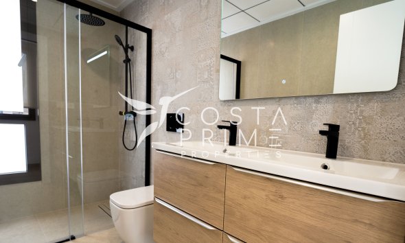 Nowy budynek - Szalet - Heredades