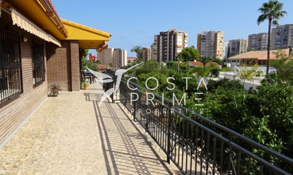 Resale - Villa  - Benidorm