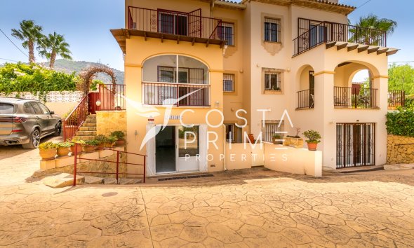 Újraértékesítés - Városháza / Semi - Albir