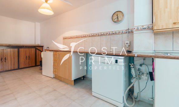 Újraértékesítés - Városháza / Semi - Albir