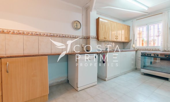 Újraértékesítés - Városháza / Semi - Albir