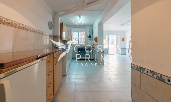 Újraértékesítés - Városháza / Semi - Albir