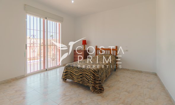 Újraértékesítés - Városháza / Semi - Albir