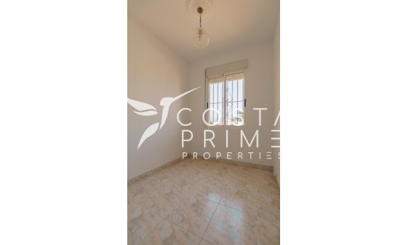 Újraértékesítés - Városháza / Semi - Albir