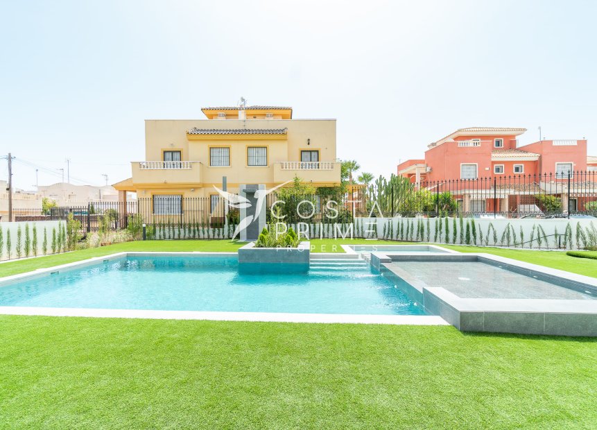 Nowy budynek - Kamienica / bliźniak - Torrevieja