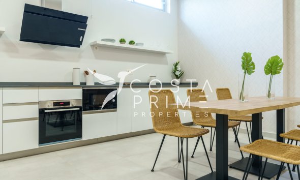 Nowy budynek - Daszek - Las Lagunas de Mijas