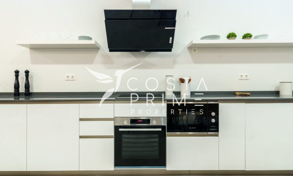 Nowy budynek - Daszek - Las Lagunas de Mijas