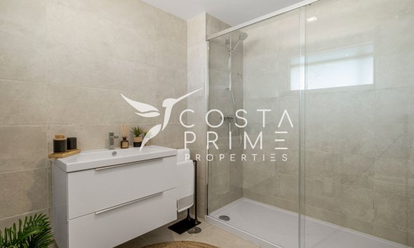 Nowy budynek - Daszek - Las Lagunas de Mijas