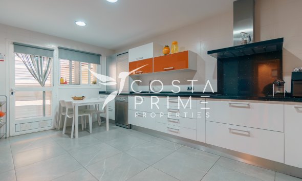 Resale - Villa  - Benidorm