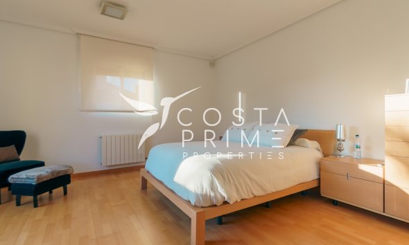 Resale - Villa  - Benidorm