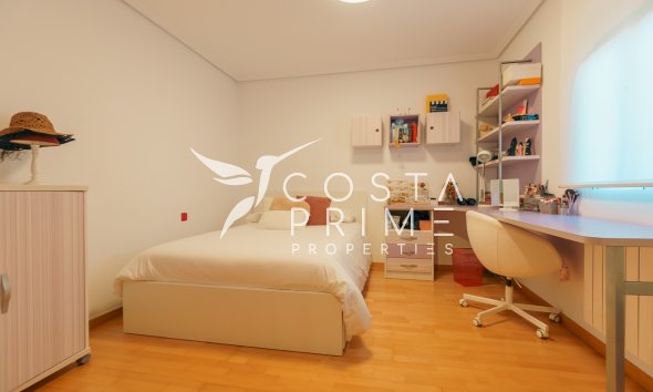 Resale - Villa  - Benidorm