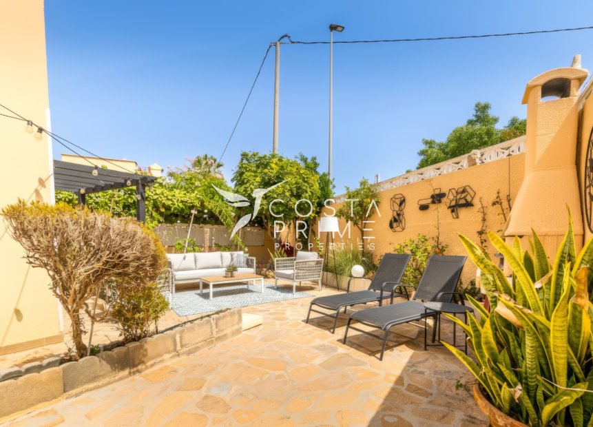 Újraértékesítés - Városháza / Semi - Albir