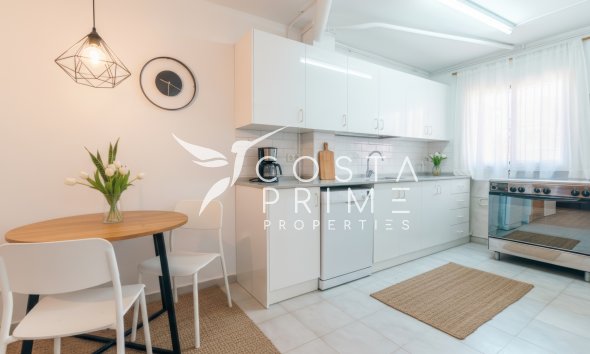 Újraértékesítés - Városháza / Semi - Albir