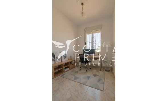 Újraértékesítés - Városháza / Semi - Albir