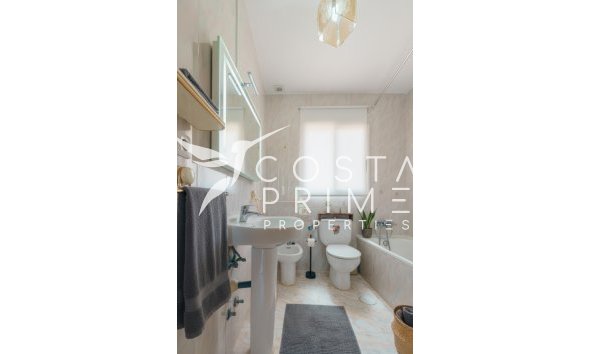 Újraértékesítés - Városháza / Semi - Albir